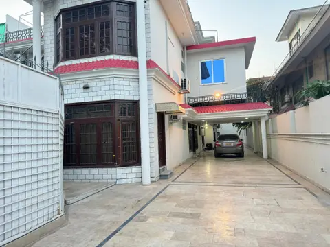 Decent Luxury Guest House F-11