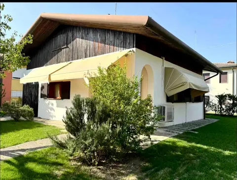 Casa degli Albicocchi - near Venice - whole house with garden and free Prkg