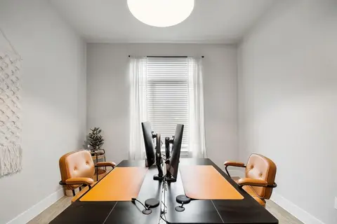 Luxe Modern 4B House with Office 20 min to DT