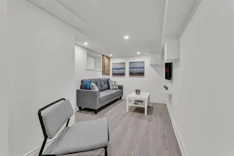 Cozy 6BR Home -TiCats,Hospitals,Beach,First Ontario