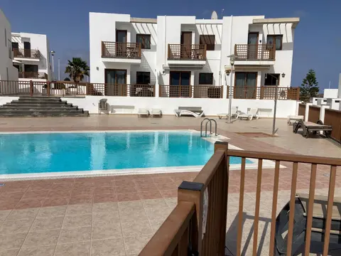 House - Sleeps 4 & Swimming Pool