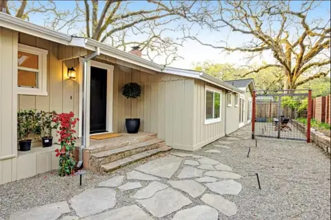 Wine Country Creekside Retreat With Hot Tub