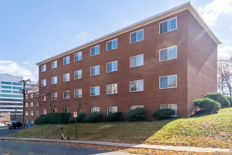 Crystal City Boutique Flats Free Parking 101