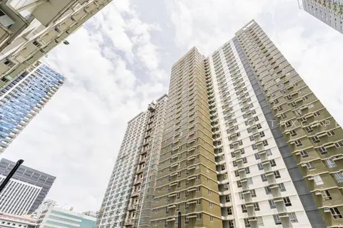 Designer 2BR in Cebu IT Park with Fast WiFi, Netflix and Pool Access