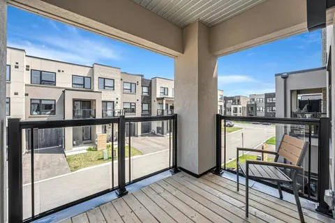 Ritzy 3BR Home with Balcony Near Burlington Pier