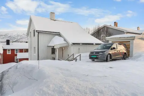 Modern apartment with free parking