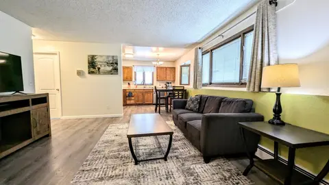 Spacious Downtown 2-bdrm Apartment