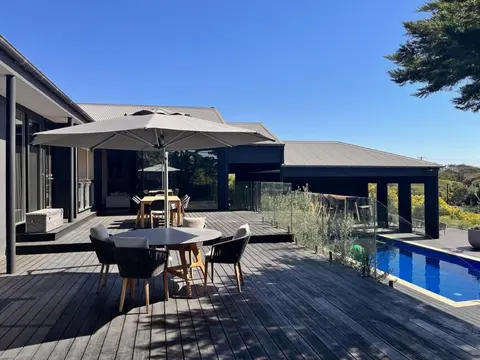 Ohana Luxury Retreat-beach access heated pool