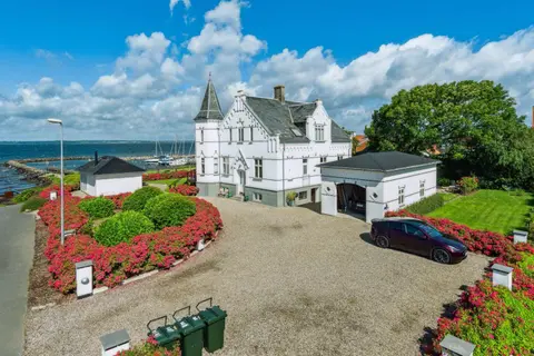 Exclusive Villa With Panorama And Beach Pavilion