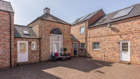 Dovecote House - Luxury Town House - Dog Friendly