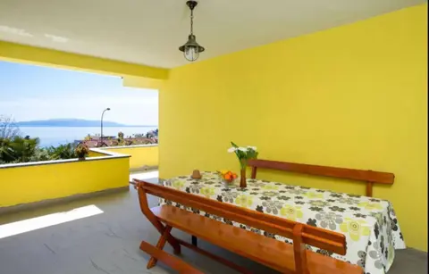 Apartment with sea view
