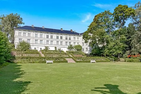 Nyinnredet leilighet i 10 etg