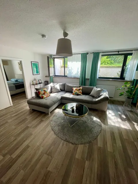 Kaarst-Apt für 4, Zentral, Gemütlich, privater Parkplatz