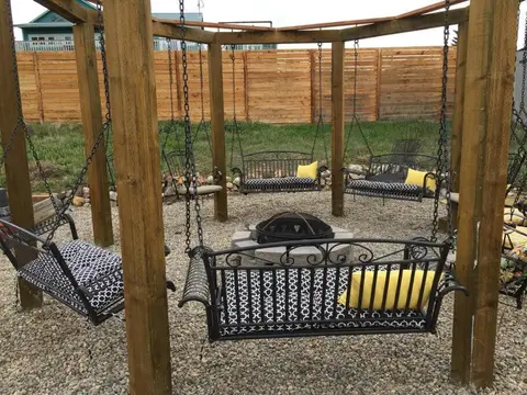 The Mountain House - An Oasis in Town! Summer Sleeps 10!