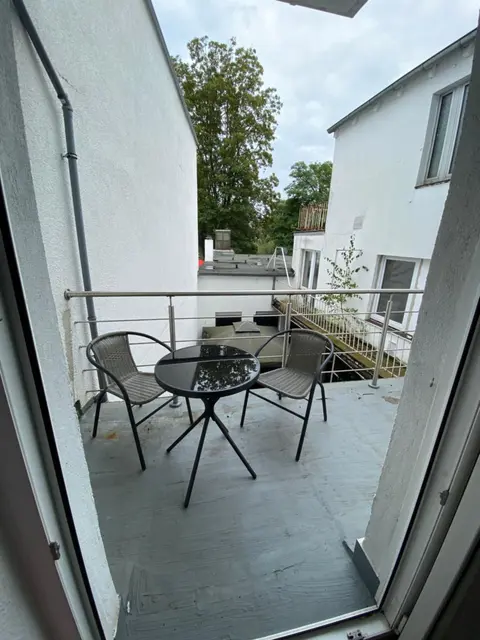 Große Wohnung mit Balkon-Zentrum