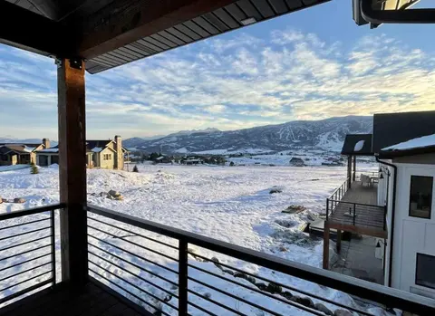 Family Home in Eden w Hot Tub and Gym