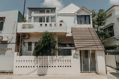Nhà Bơ Homestay