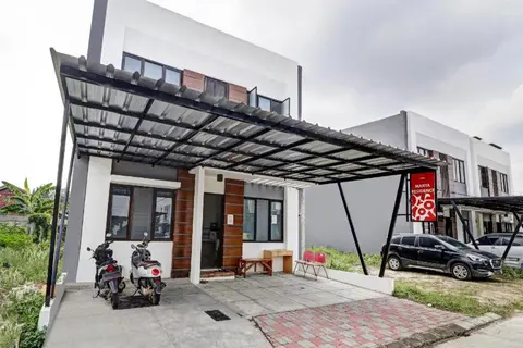 OYO 90688 Marta Residence