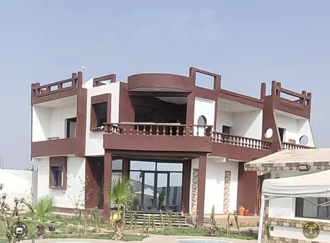 villa issen avec piscine privee pour les familles