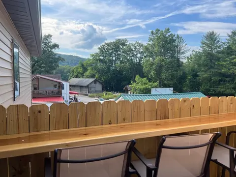 Stay, play and relax in Ohiopyle, PA, Hot tub, Pool table, next to the GAP trail in Ohiopyle, PA