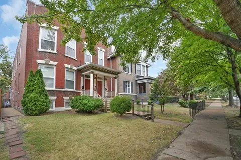 Spacious 3-Bedroom with King Bed & Prime Location