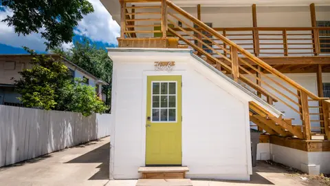 Private Studio Apt Near Downtown - 4 miles