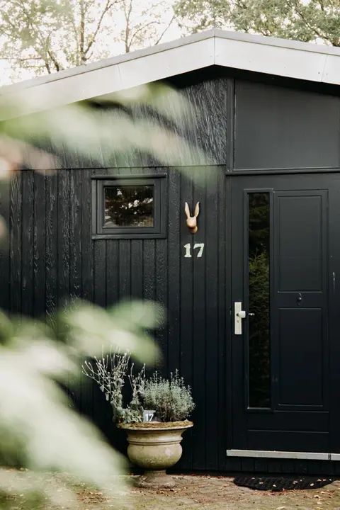 Familie Buitenhuys Cozy Cottage with bathtub, sauna, play elements and big garden
