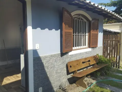 Saquarema com piscina próximo praia até oito hóspedes