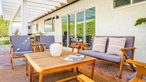 Palm Springs Pink House Villa with Pool, Casita & Mountain Views - Seasonal Special Offer