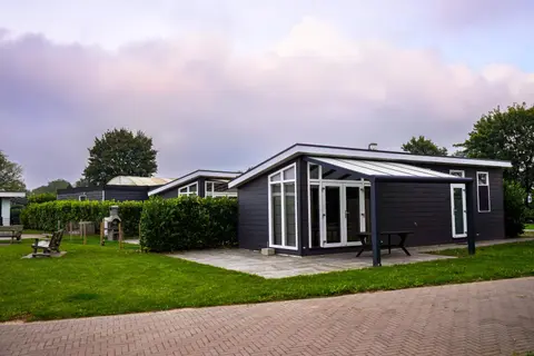 Vakantiehuis met vijverzicht