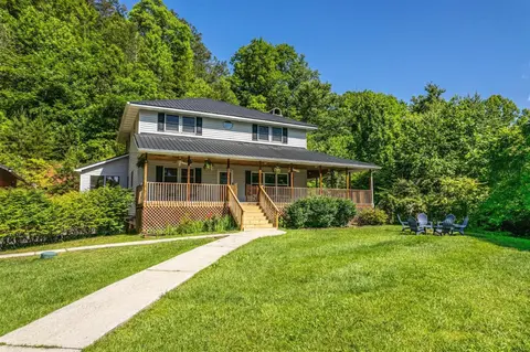 Alarka Creek Farmhouse