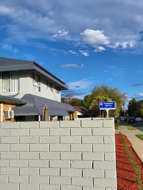 Parkway Motel
