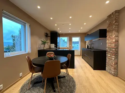 Upgraded 3 bedroom apartment, close to WC-25