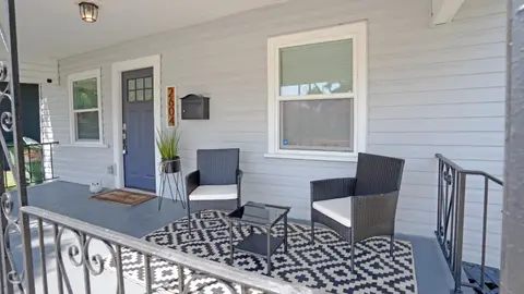 Charming Ybor City Getaway I Spacious backyard