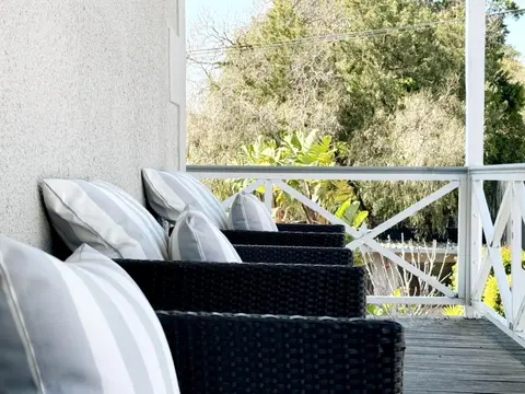 4 on Varneys Guest House