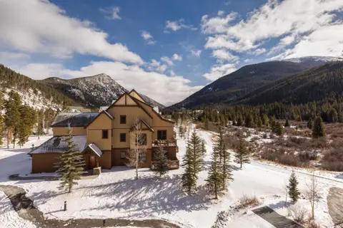 Red Hawk Townhome #2327 ; 2 100