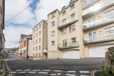 Modern 2-Bed Flat in Tavistock Centre