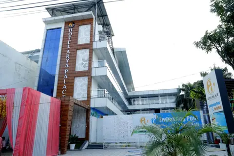 Treebo Arya Palace With Swimming Pool