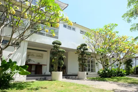 Greenhouse Villa