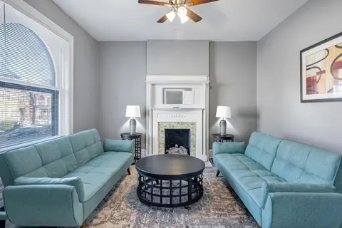 Beautiful Rehabbed Unit in Shaw Community - 4226b