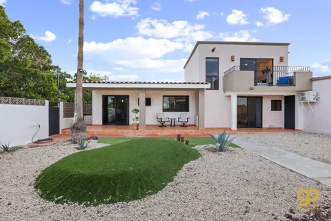 El Centenario Fully-equipped Home Steps to Beach