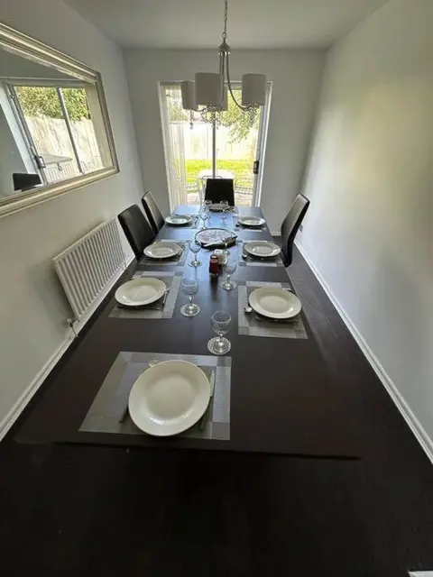 Parlaunt House - 3 bedroom with Free parking
