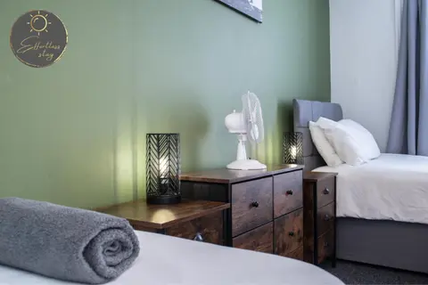 The Loft -Long Stays, Contractors, Professionals, Parking, WiFi, BH1, Sleeps up to 8,