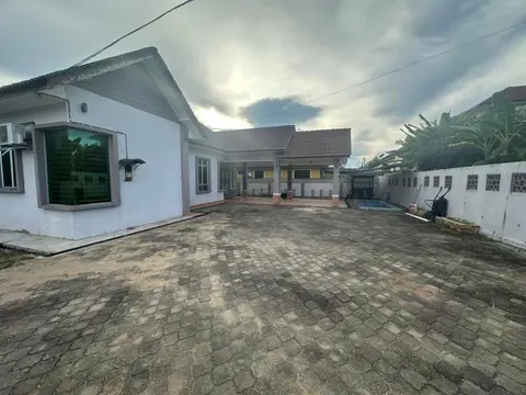Qairina Homestay