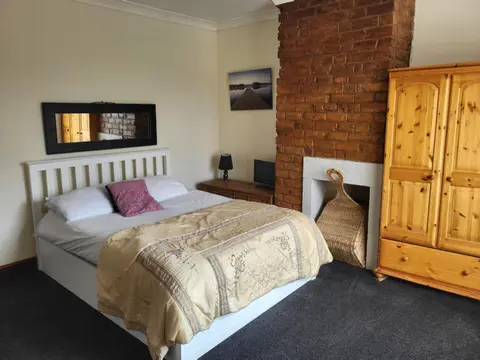 Cottage - Sleeps 4 - Garden - Parking