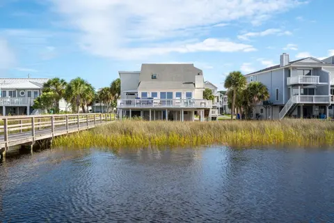 Private Boat Dock or Walk to Beach