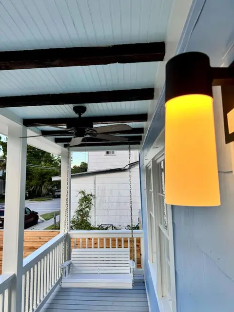 Newest Cottage Downtown. Pet Yes