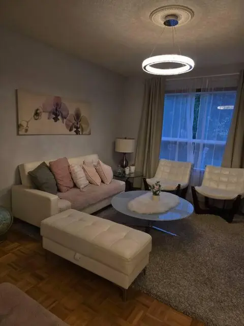 Cozy House-Downtown Mississauga