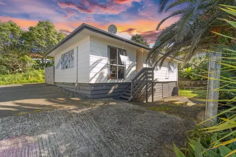 Surf Shack Haven - Raglan Holiday Home