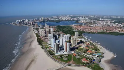 Quarto TOP perto do Centro e Praias AR TV Wifi Cozinha Lavadora